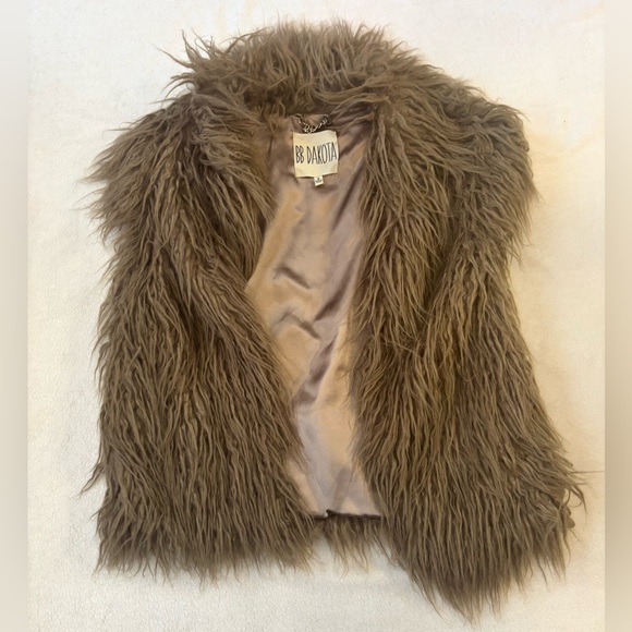 BB Dakota Jackets & Blazers - BB Dakota Woman’s Shaggy Faux Fur Vest - Brown Size Small NWOT